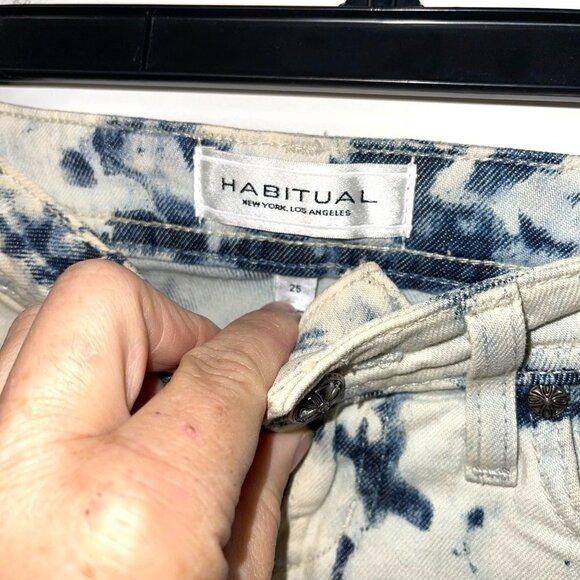 Habitual Tie Dye Mini Skirt Womens Size 25 Denim Fringe Cotton Blue Made In USA - Picture 4 of 11